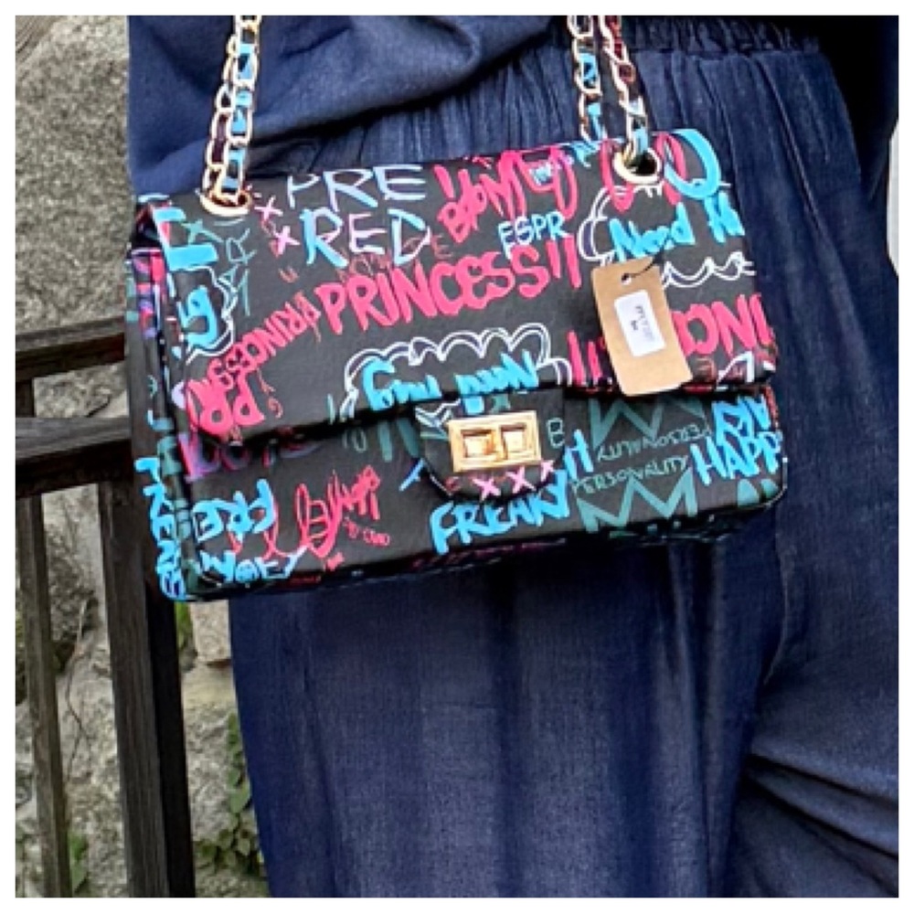 Chic Graphic Print Chain Bag